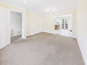 LIVING ROOM- click for photo gallery